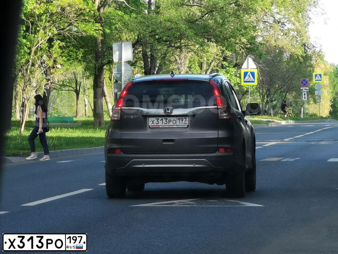 Фото автомобиля HONDA CR-V, 2016 — госномер Р484УК179. Цвет: СЕРО-КОРИЧНЕВЫЙ