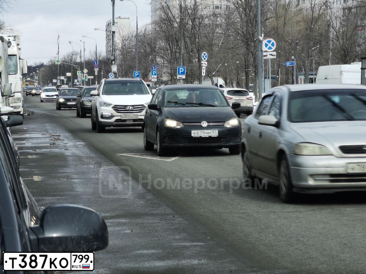 Фото автомобиля TOYOTA LANDCRUISER 200, 2016 — госномер Х333ВВ750. Цвет: ЧЕРНЫЙ
