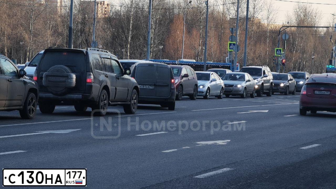 Фото автомобиля BMW X5, 2001 — госномер М815ТК196. Цвет: синий
