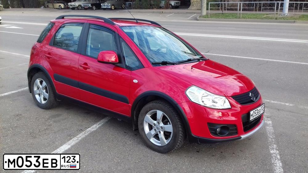 Фото автомобиля SUZUKI SX 4, 2011 — госномер М053ЕВ123. Цвет: Красный