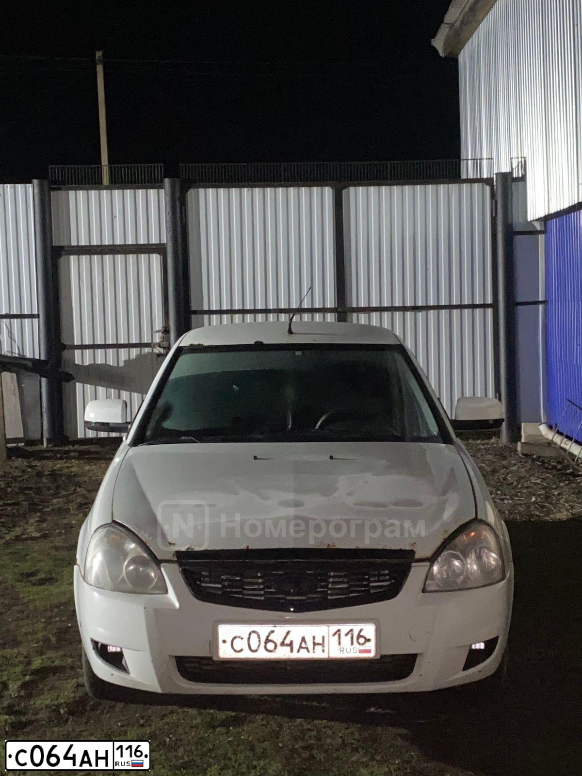 Фото автомобиля LADA 2172 PRIORA, 2013 — госномер С064АН116. Цвет: БЕЛЫЙ