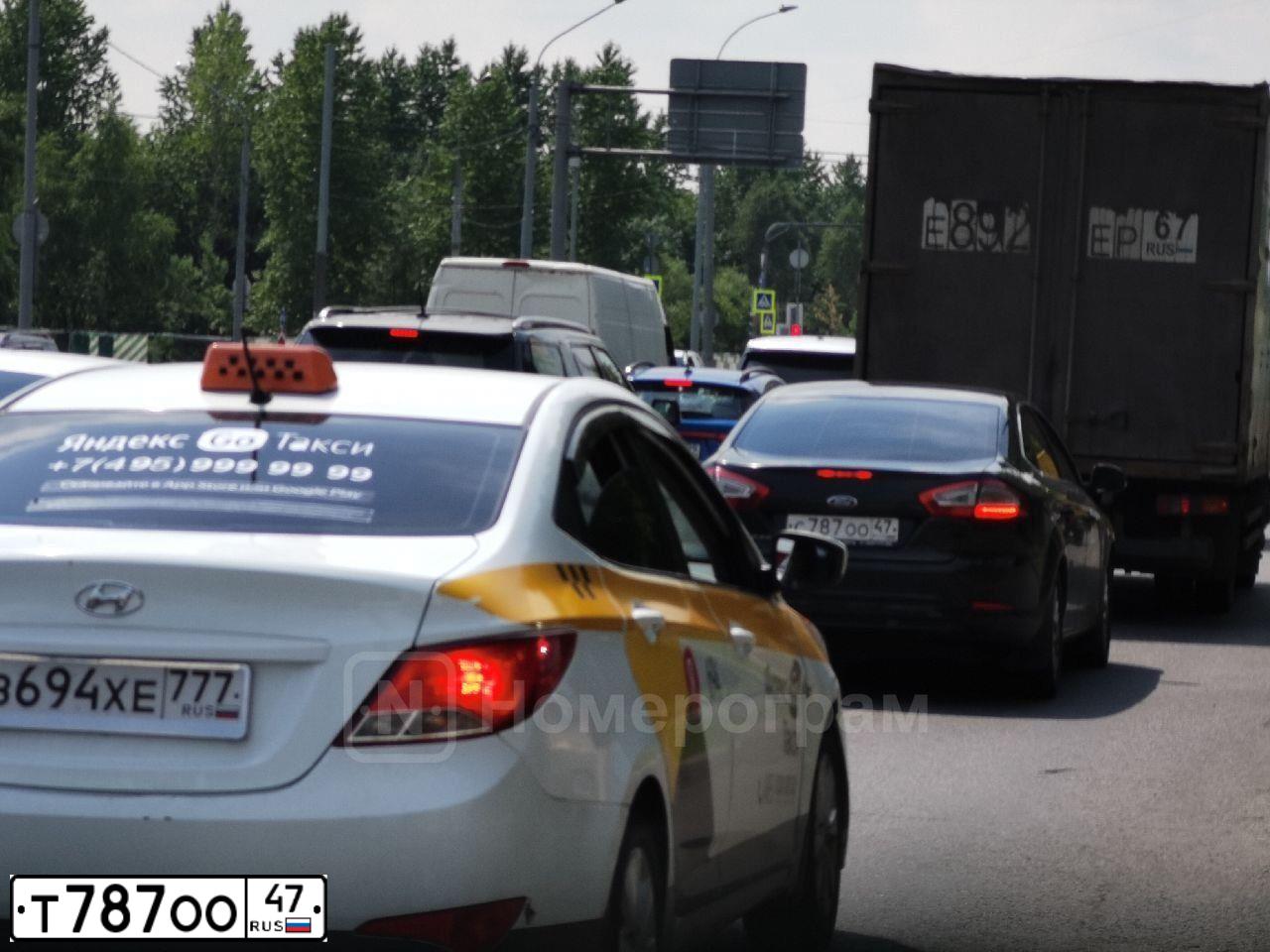 Фото автомобиля NISSAN TIIDA, 2010 — госномер С787ОХ198. Цвет: Серебристый