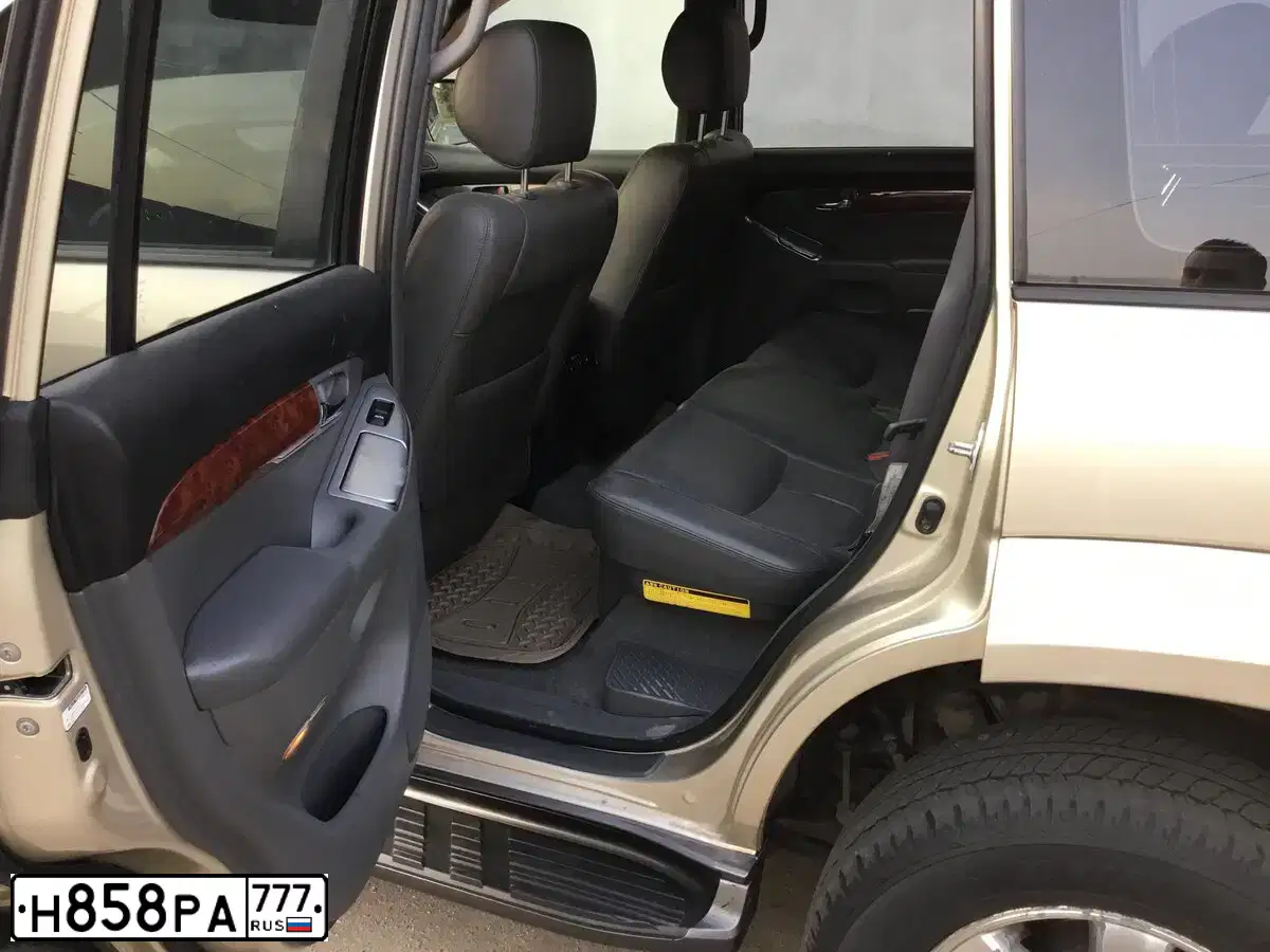 Фото автомобиля TOYOTA LANDCRUISER, 2006 — госномер А454РР177. Цвет: БЕЖЕВЫЙ