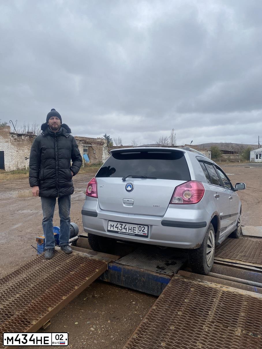 Фото автомобиля GEELY Y MK CROSS, 2012 — госномер Е104ВО156. Цвет: СЕРЕБРО