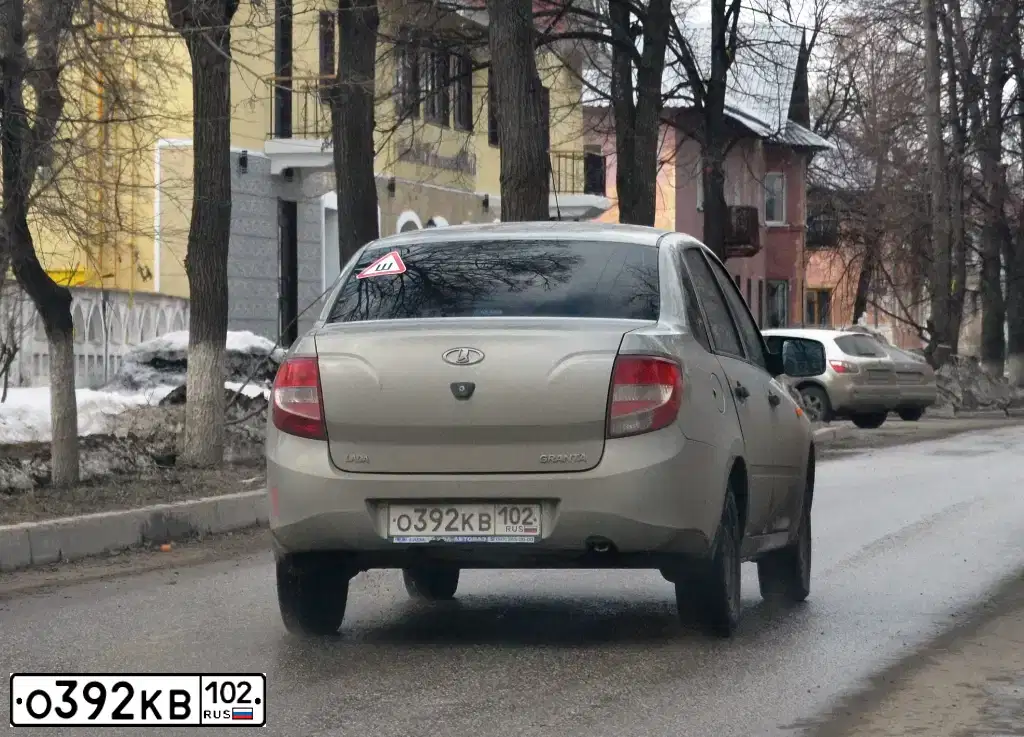 Фото автомобиля LADA 2190 GRANTA, 2012 — госномер О392КВ102. Цвет: СЕРО-БЕЖЕВЫЙ