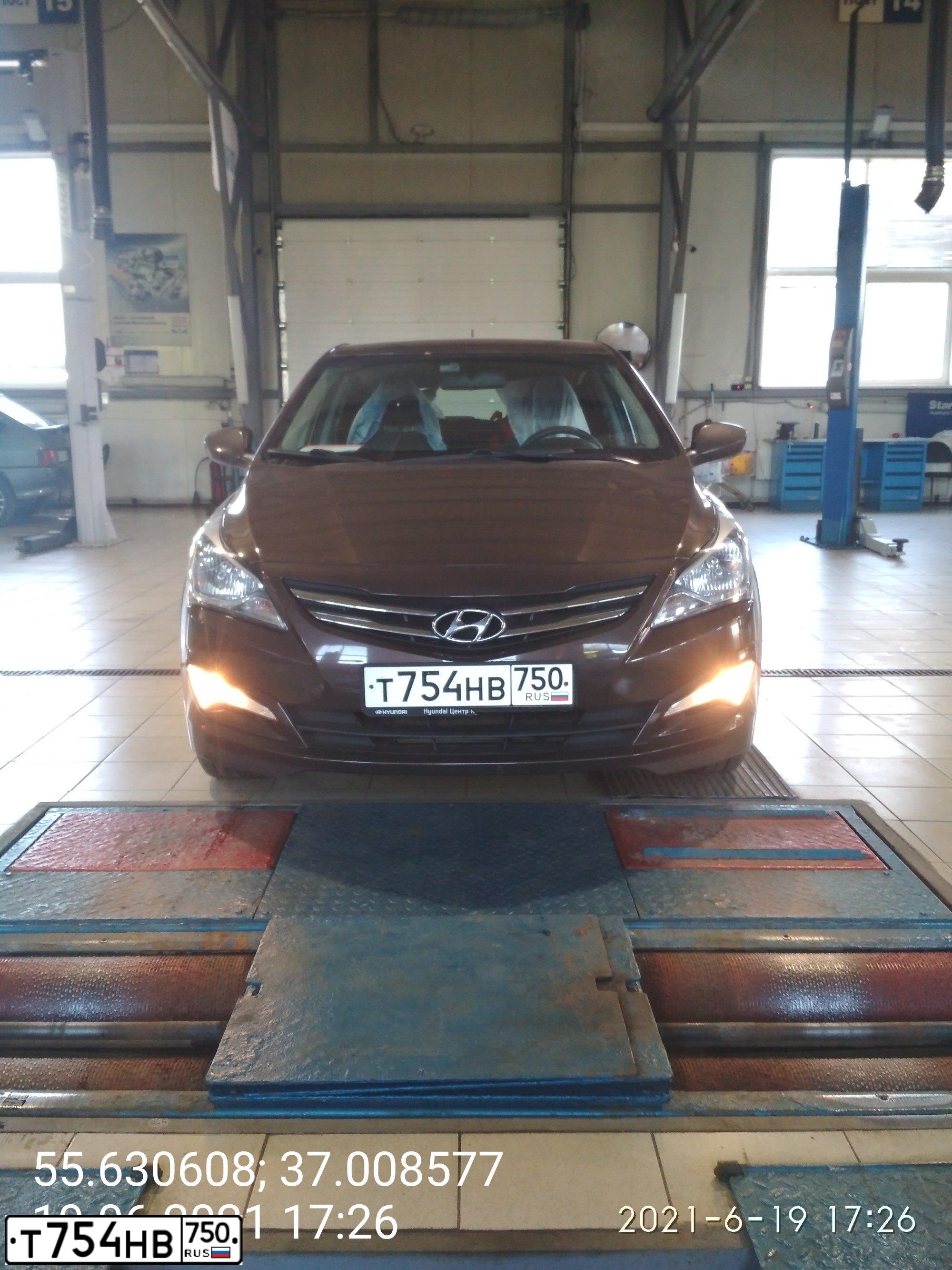 Фото автомобиля HYUNDAI SOLARIS, 2016 — госномер Т754НВ750. Цвет: Коричневый