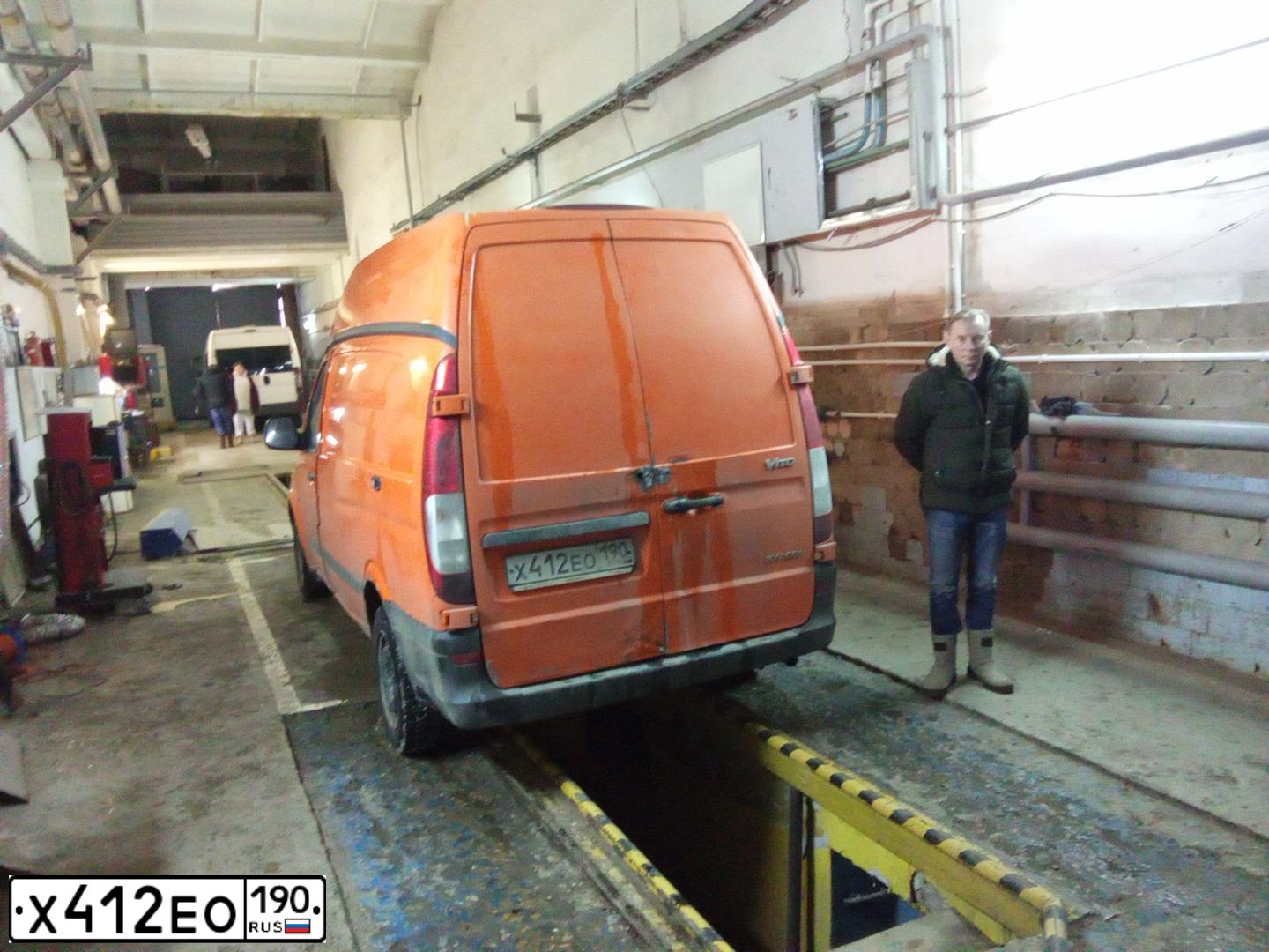 Фото автомобиля MERCEDES-BENZ VITO 109 CDI, 2007 — госномер О722МВ790. Цвет: Оранжевый