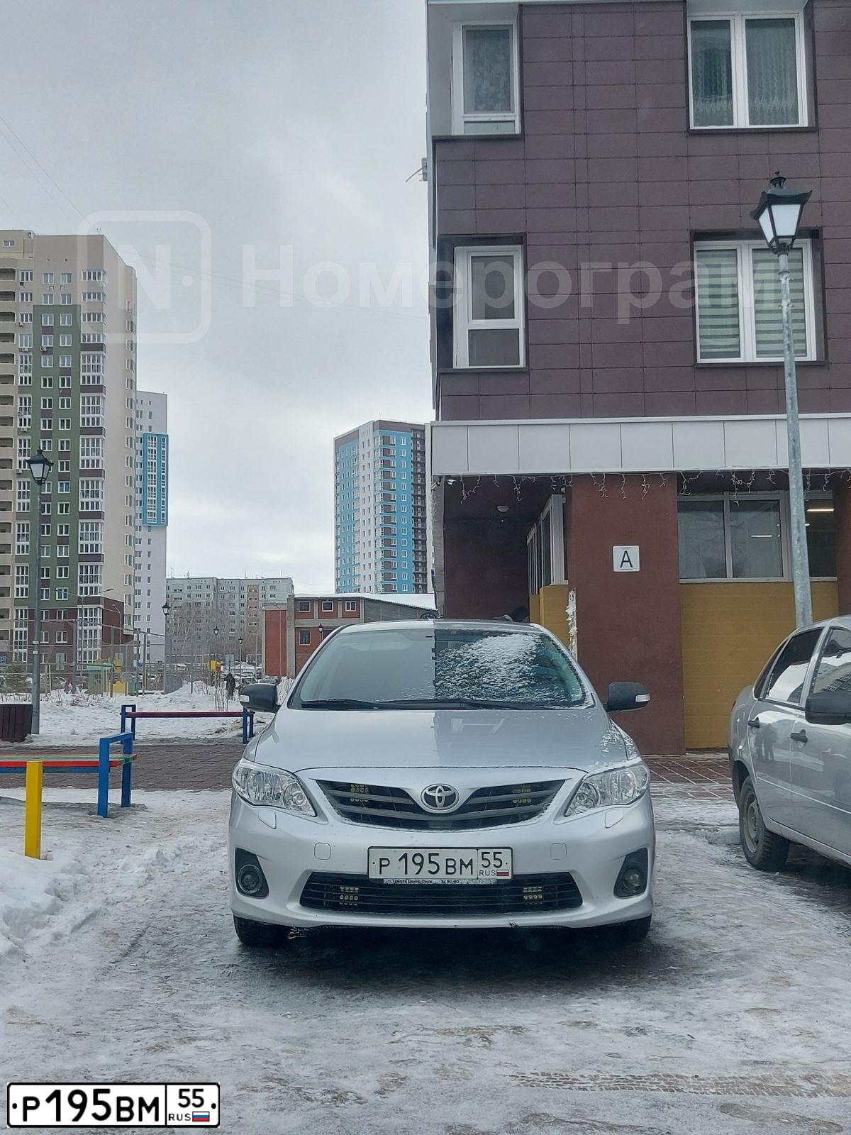 Фото автомобиля TOYOTA COROLLA, 2010 — госномер Р195ВМ55. Цвет: СЕРЕБРИСТЫЙ
