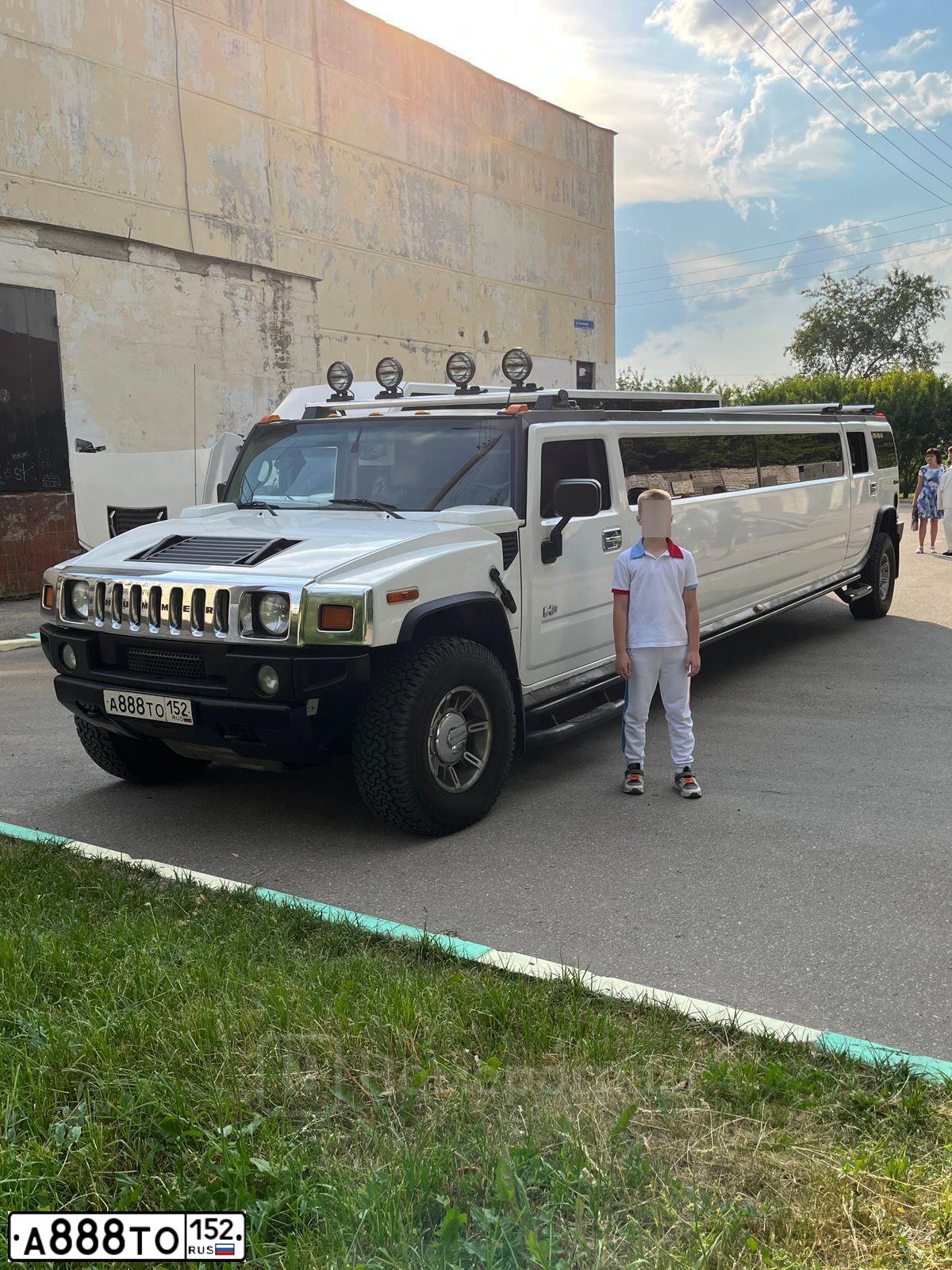 Фото автомобиля HUMMER H2, 2004 — госномер А888ТО152. Цвет: БЕЛЫЙ