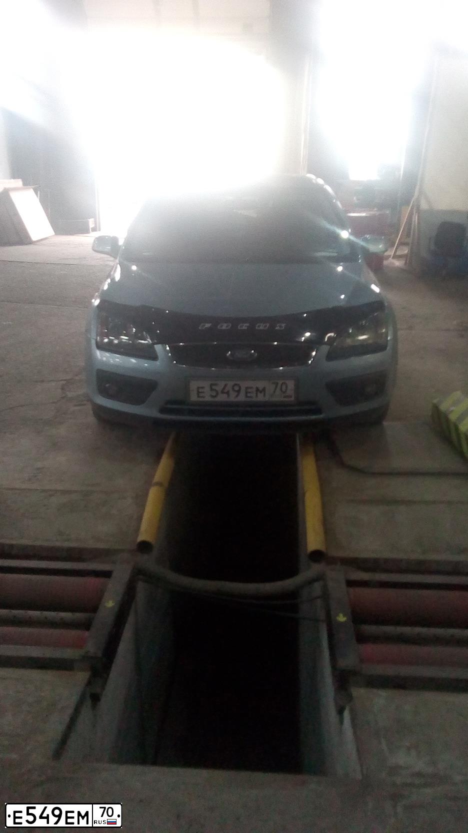 Фото автомобиля FORD FOCUS, 2006 — госномер Е549ЕМ70. Цвет: СЕРО-ГОЛУБОЙ