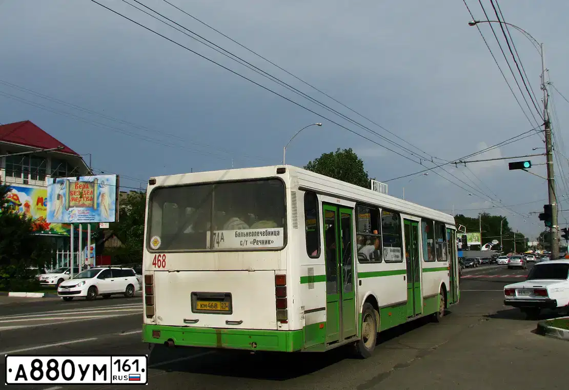 Фото автомобиля LIAZ 5256, 2004 — госномер А880УМ161. Цвет: МНОГОЦВЕТНЫЙ