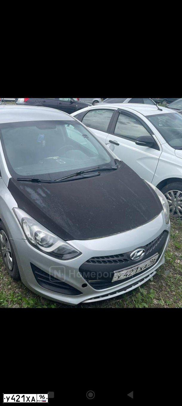 Фото автомобиля HYUNDAI I30, 2012 — госномер У421ХА96. Цвет: СЕРЕБРИСТЫЙ