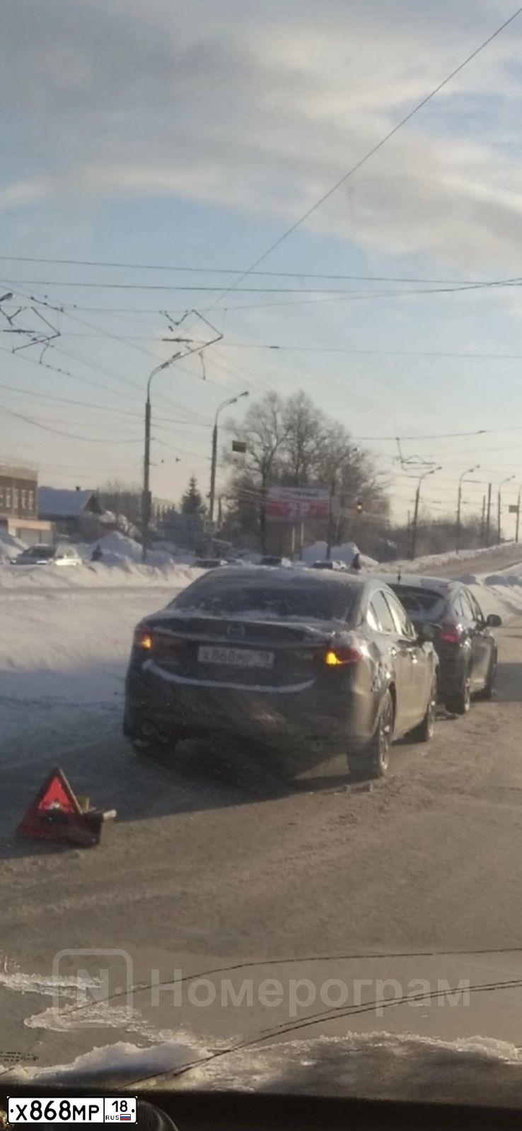 Фото автомобиля MAZDA 6, 2014 — госномер Х868МР18. Цвет: синий