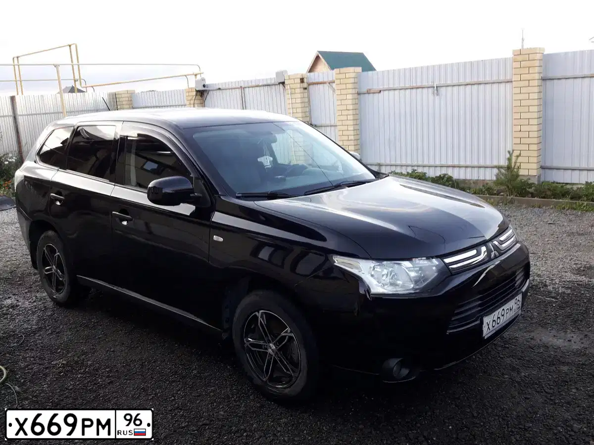 Фото автомобиля MITSUBISHI OUTLANDER, 2012 — госномер Х669РМ96. Цвет: ЧЕРНЫЙ