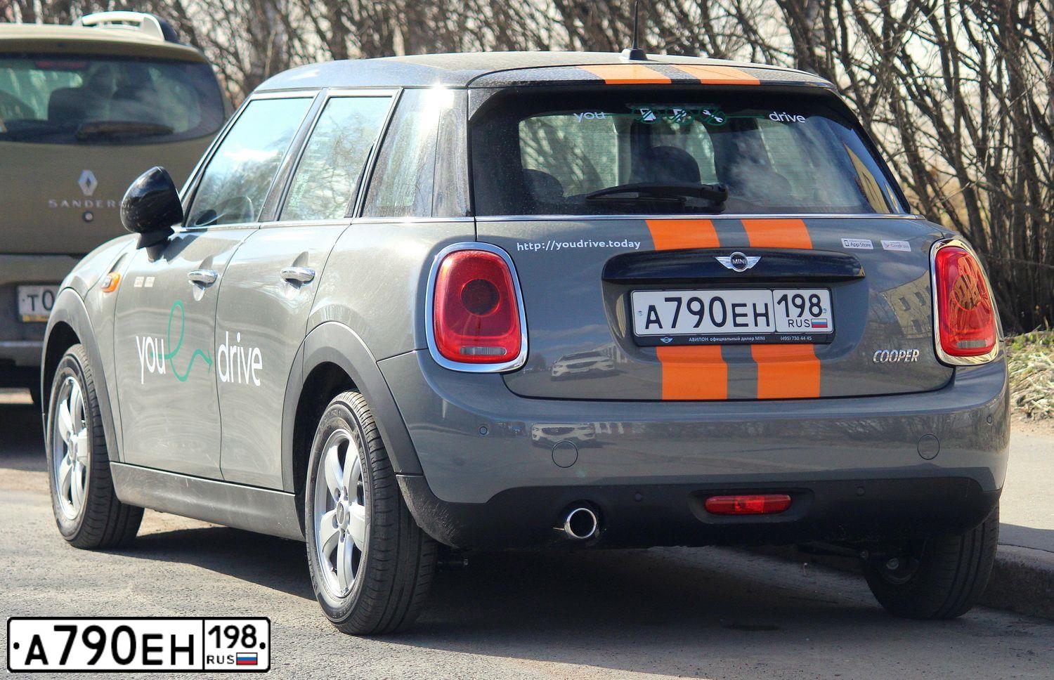 Фото автомобиля MINI MINI COOPER, 2018 — госномер У701ОР790. Цвет: Серый
