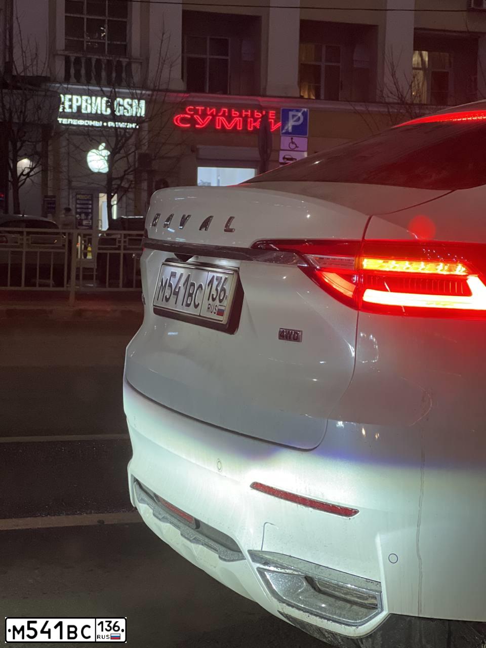 Фото автомобиля HAVAL F7X, 2019 — госномер О121МС136. Цвет: Белый