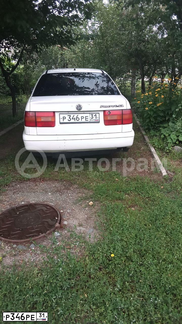 Фото автомобиля VOLKSWAGEN PASSAT, 1994 — госномер Р346РЕ31. Цвет: Белый