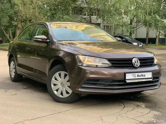 Фото автомобиля VOLKSWAGEN JETTA, 2015 — госномер О563ВМ750. Цвет: Коричневый
