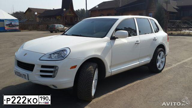 Фото автомобиля PORSCHE CAYENNE, 2007 — госномер О490УО750. Цвет: Белый