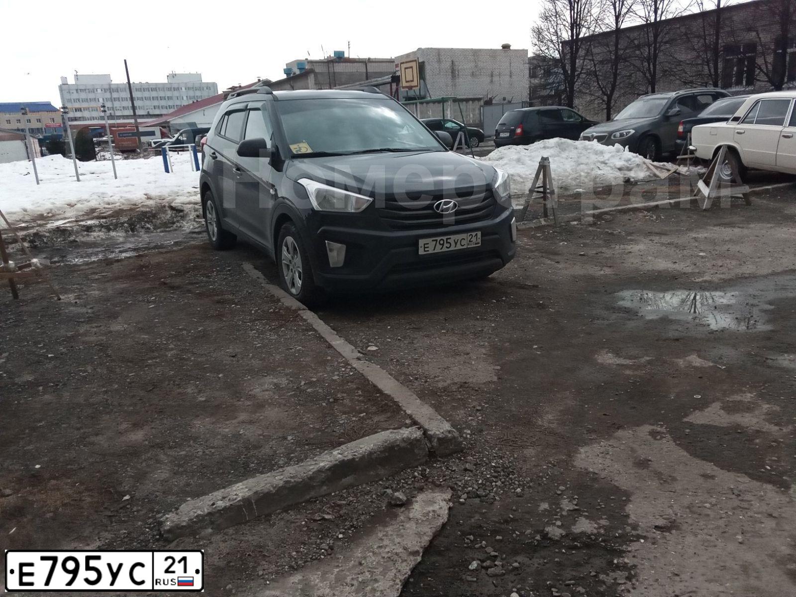 Фото автомобиля HYUNDAI CRETA, 2018 — госномер Е795УС21. Цвет: Черный