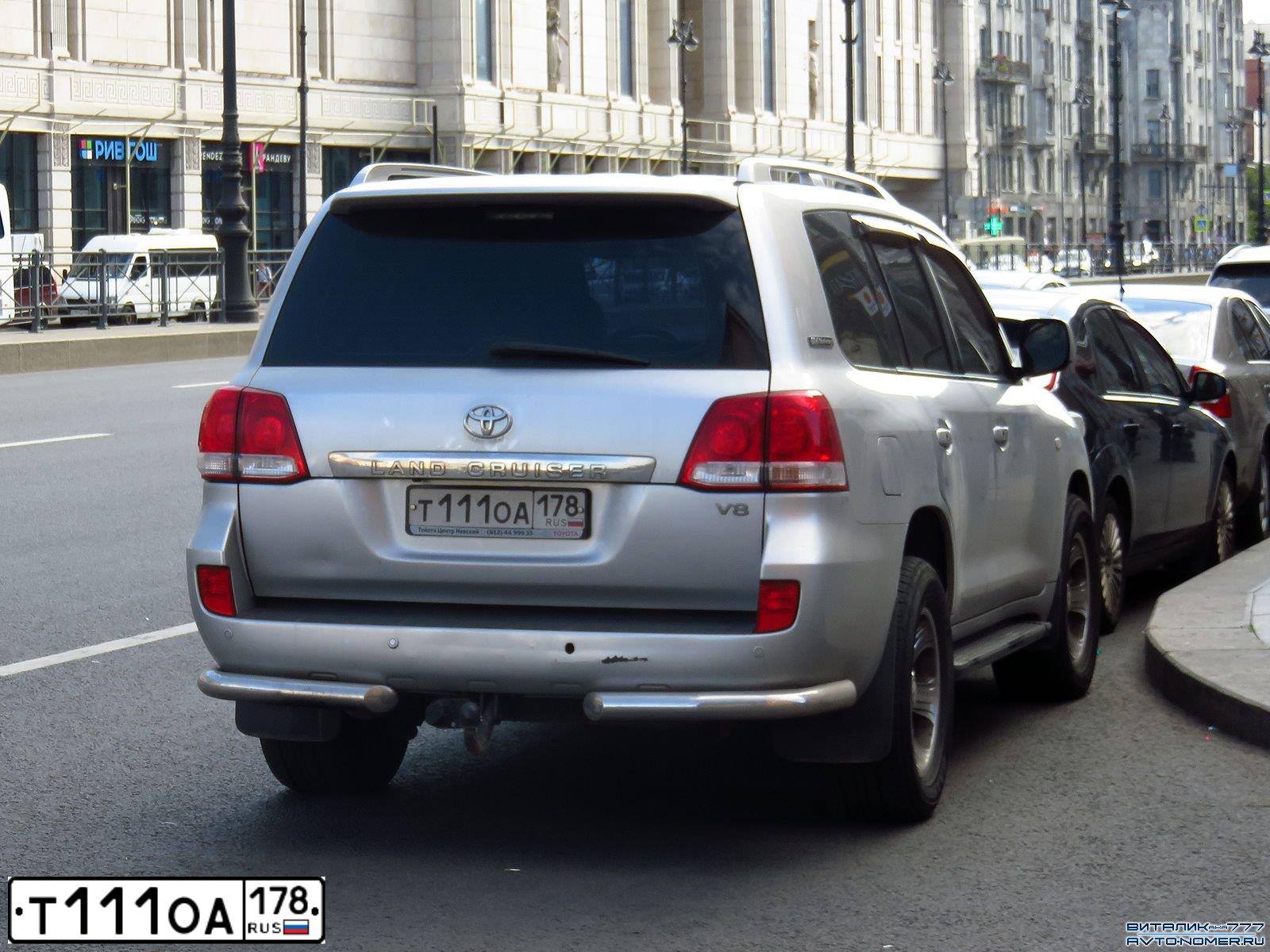 Фото автомобиля TOYOTA LANDCRUISER 200, 2011 — госномер Т968СО198. Цвет: СЕРЕБРИСТЫЙ