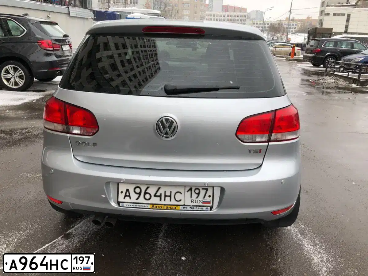 Фото автомобиля VOLKSWAGEN GOLF, 2011 — госномер А154КХ797. Цвет: Серебристый