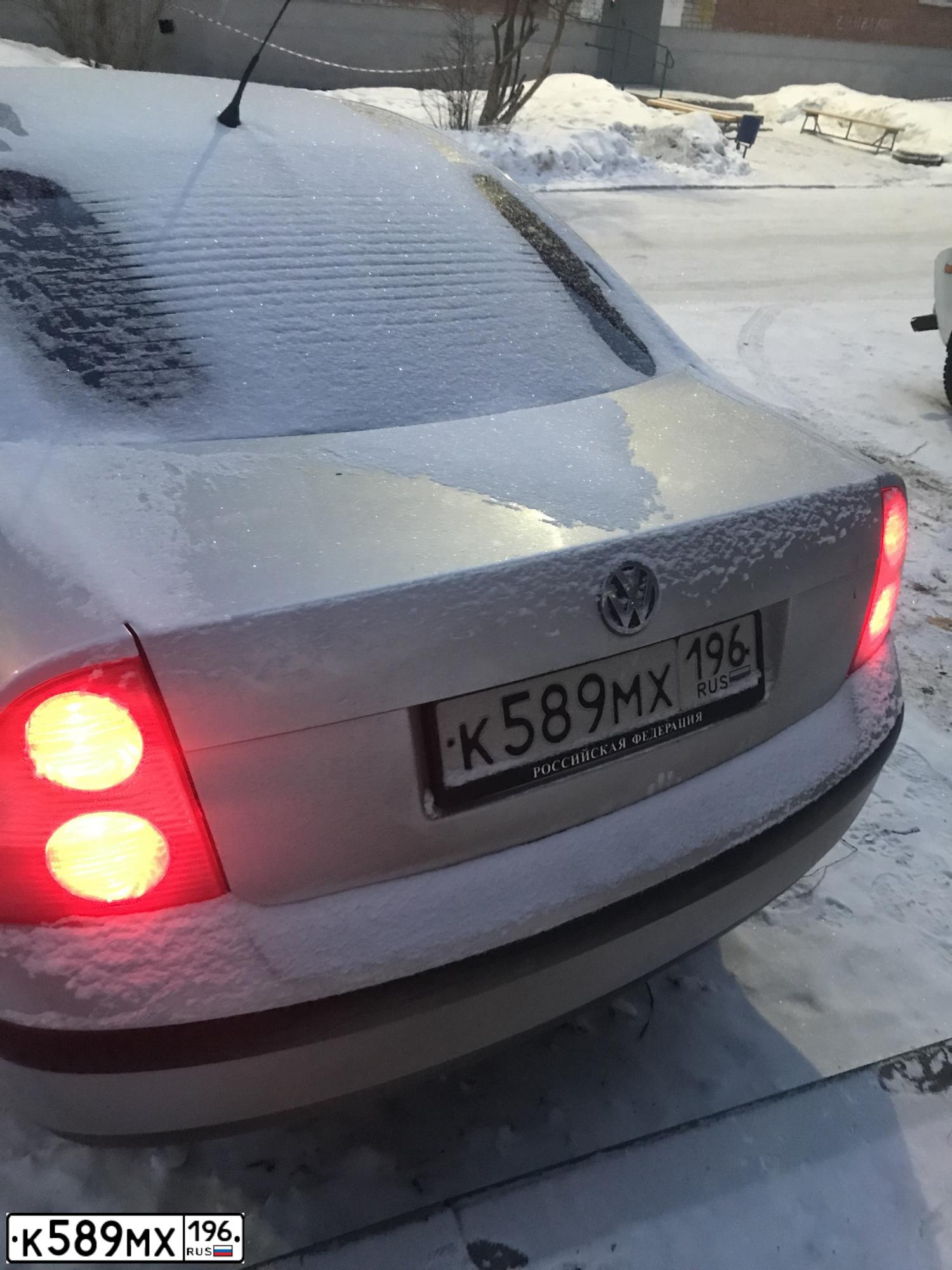 Фото автомобиля VOLKSWAGEN PASSAT, 2001 — госномер К589МХ196. Цвет: СВЕТЛО-СЕРЫЙ