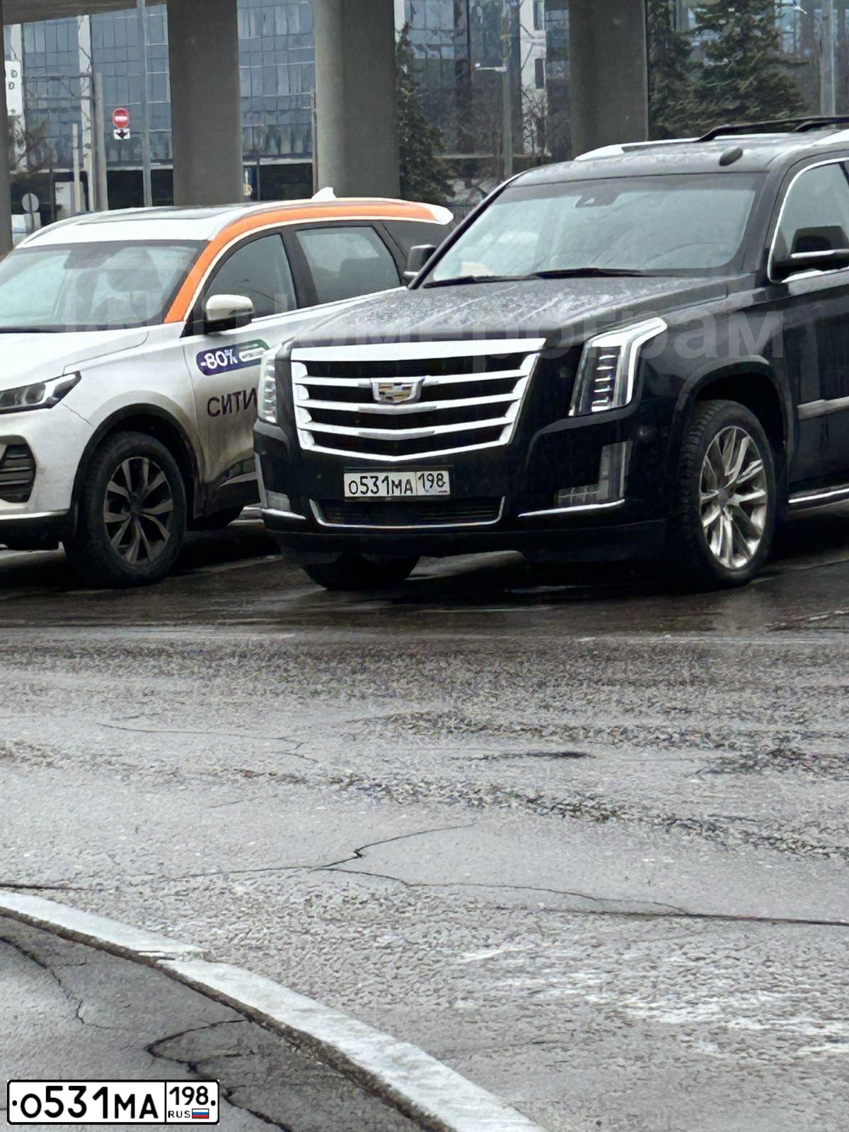 Фото автомобиля CADILLAC ESCALADE, 2019 — госномер О531МА198. Цвет: ЧЕРНЫЙ