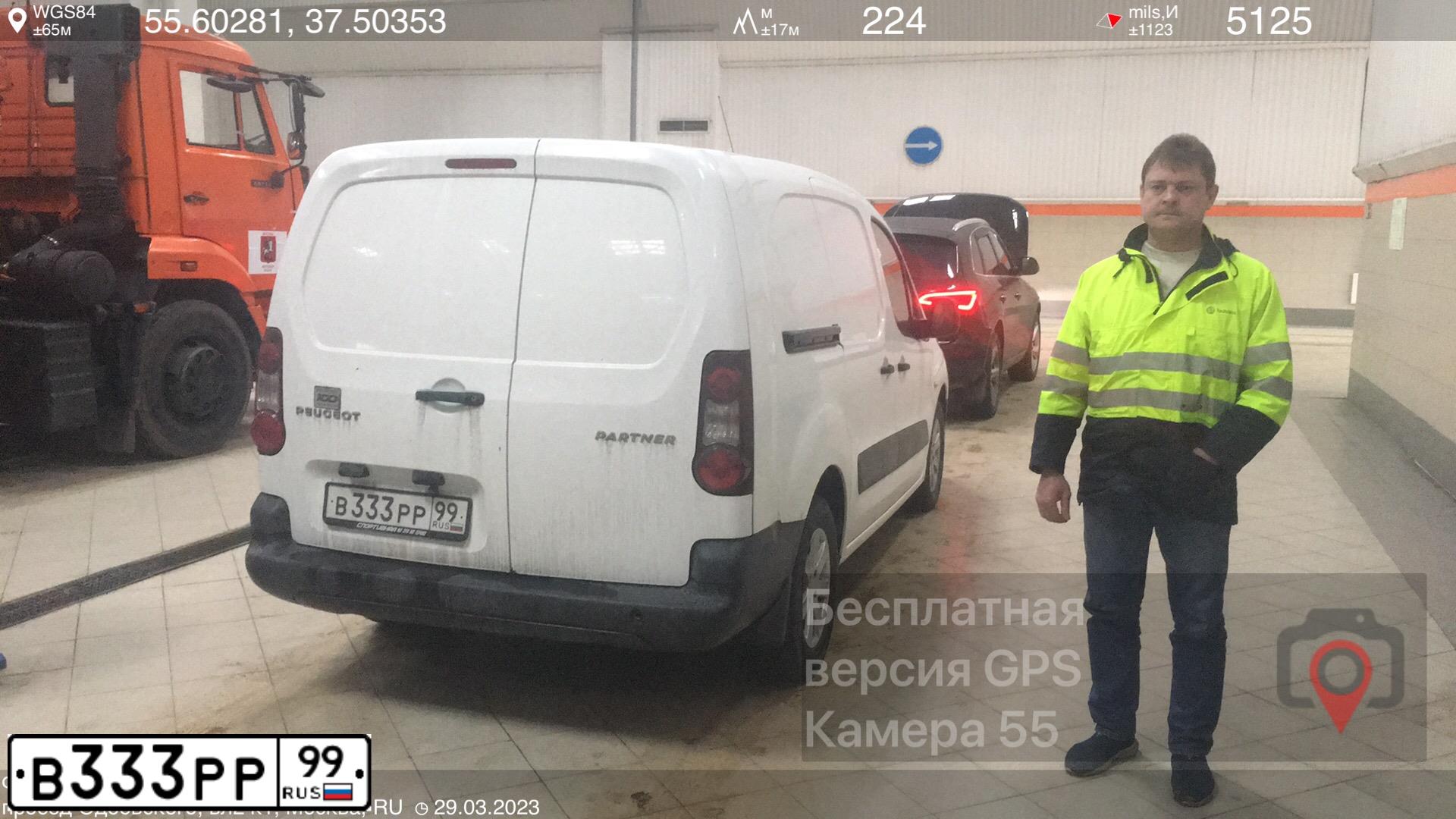 Фото автомобиля TOYOTA LANDCRUISER, 2013 — госномер Т805МВ799. Цвет: Белый