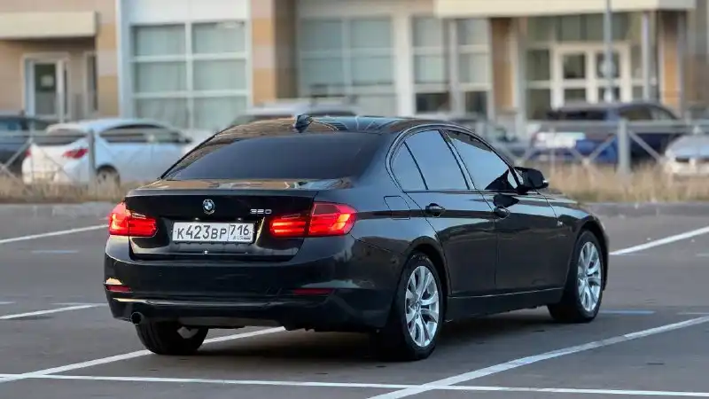 Фото автомобиля BMW SERIE 3, 2014 — госномер К423ВР716. Цвет: ЧЕРНЫЙ