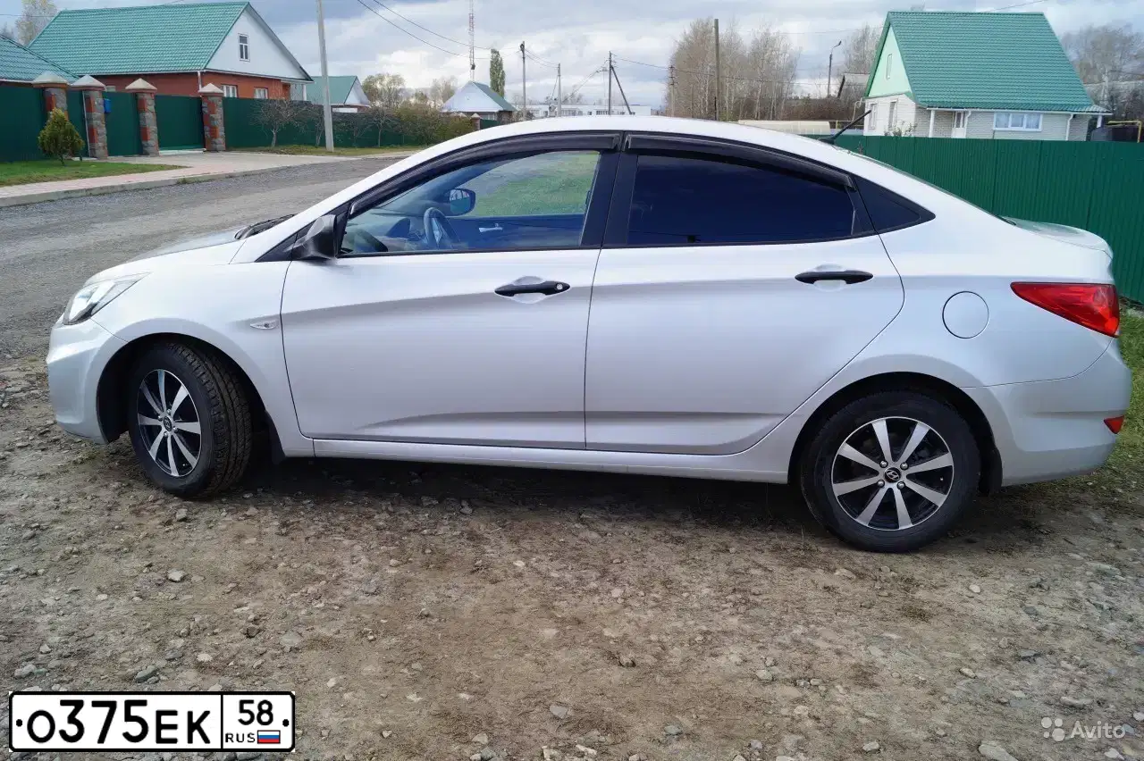 Фото автомобиля HYUNDAI SOLARIS, 2012 — госномер Т048ЕМ58. Цвет: Серебристый
