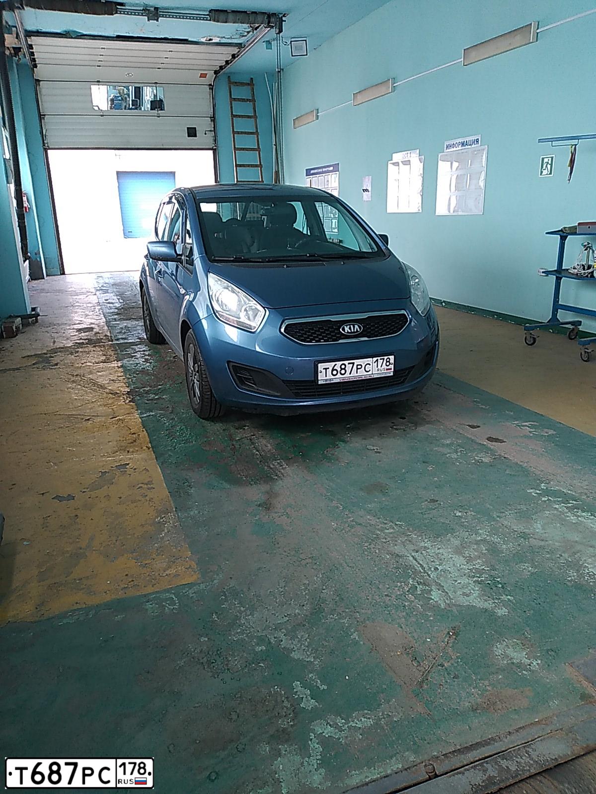 Фото автомобиля KIA VENGA, 2013 — госномер Т687РС178. Цвет: СИНИЙ