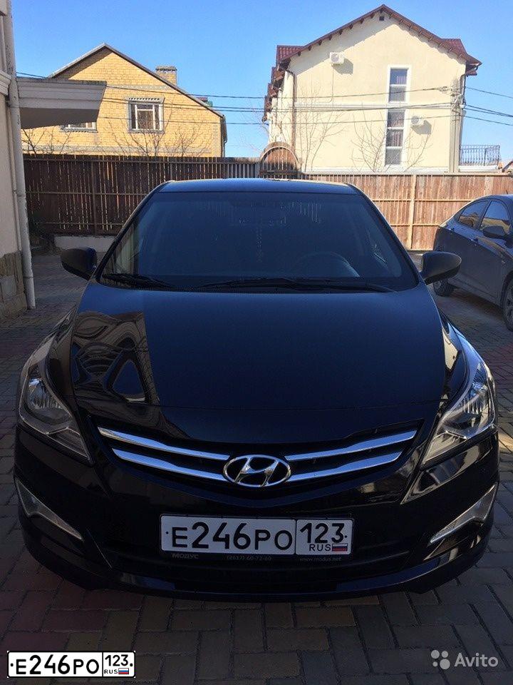 Фото автомобиля HYUNDAI SOLARIS, 2015 — госномер Е825АВ193. Цвет: ЧЕРНЫЙ