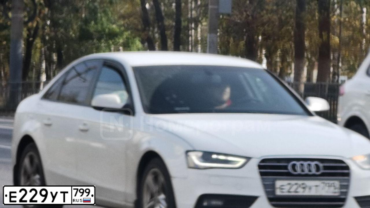 Фото автомобиля AUDI A4, 2013 — госномер Е229УТ799. Цвет: Белый