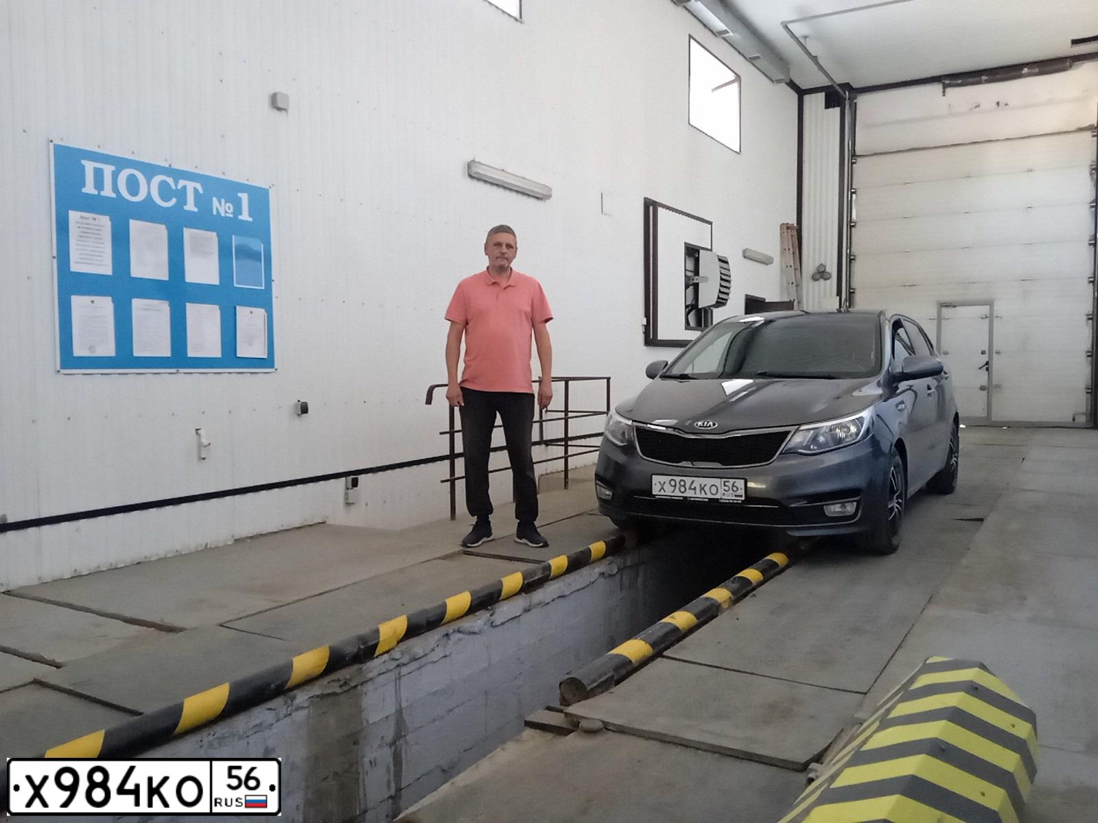 Фото автомобиля KIA RIO, 2017 — госномер Н772ВН702. Цвет: ТЕМНО-СЕРЫЙ