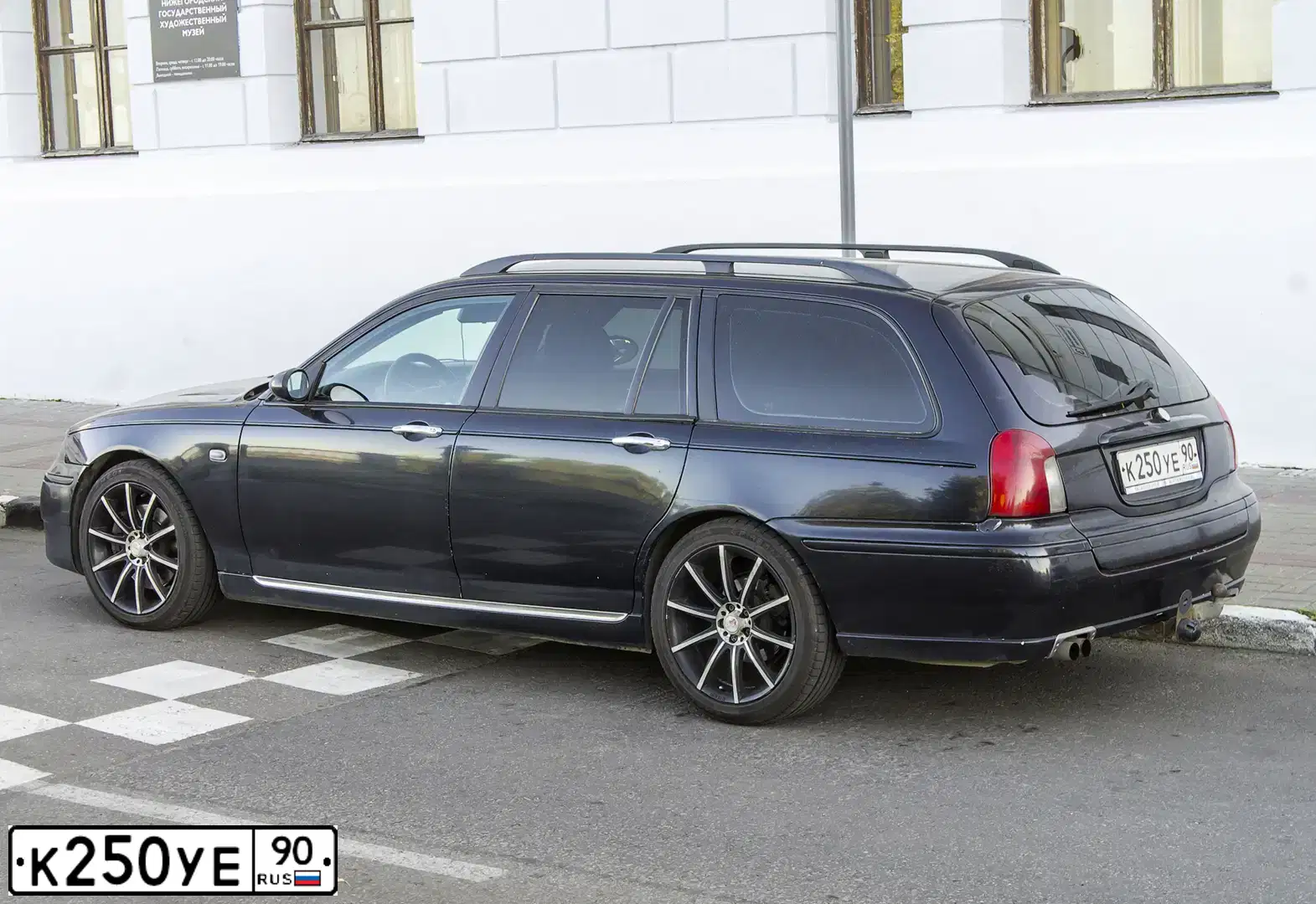 Фото автомобиля MG ZT, 2002 — госномер К250УЕ90. Цвет: СЕРЫЙ ТЕМНЫЙ