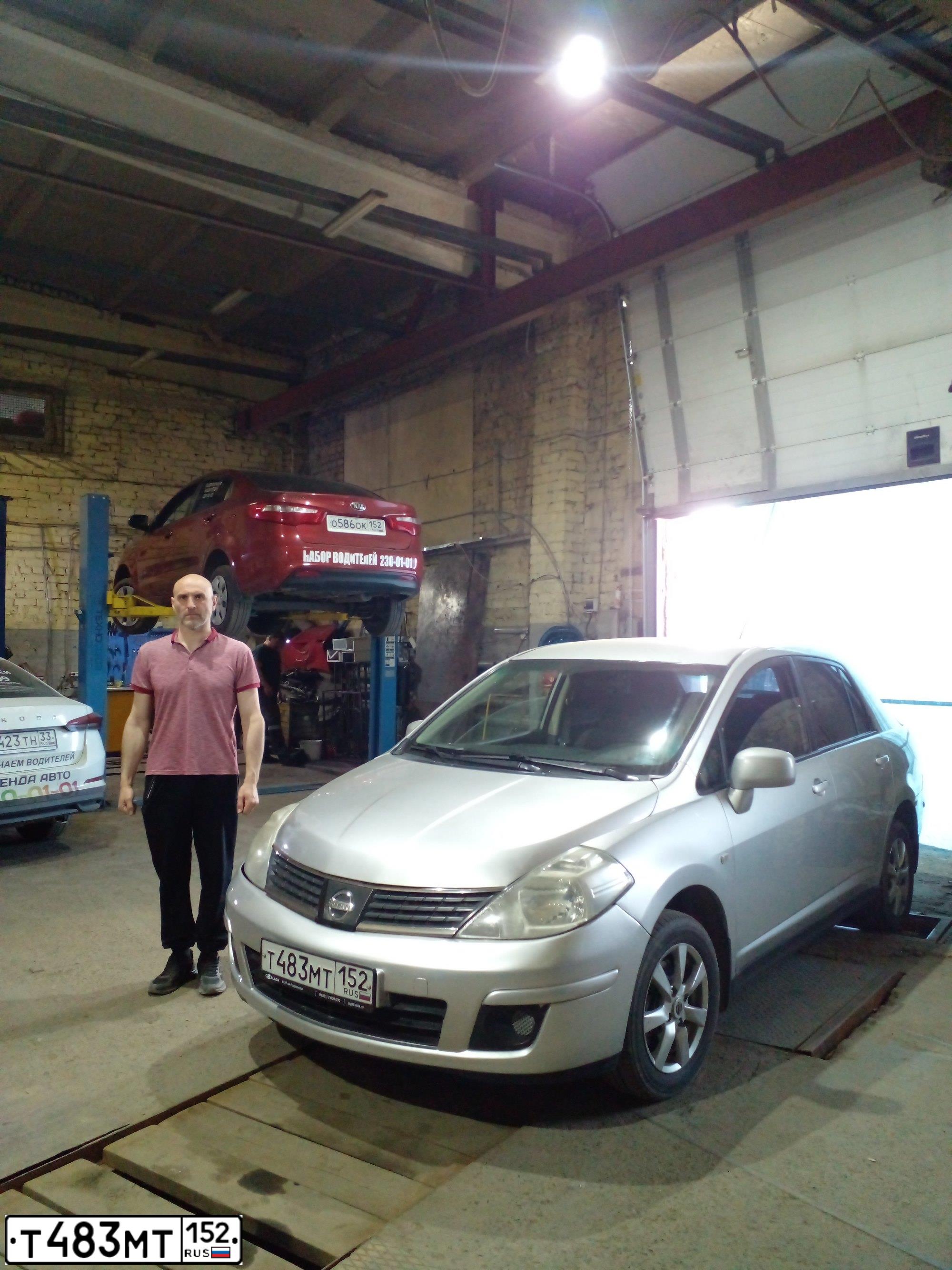 Фото автомобиля NISSAN TIIDA, 2008 — госномер Т483МТ152. Цвет: Серебристый