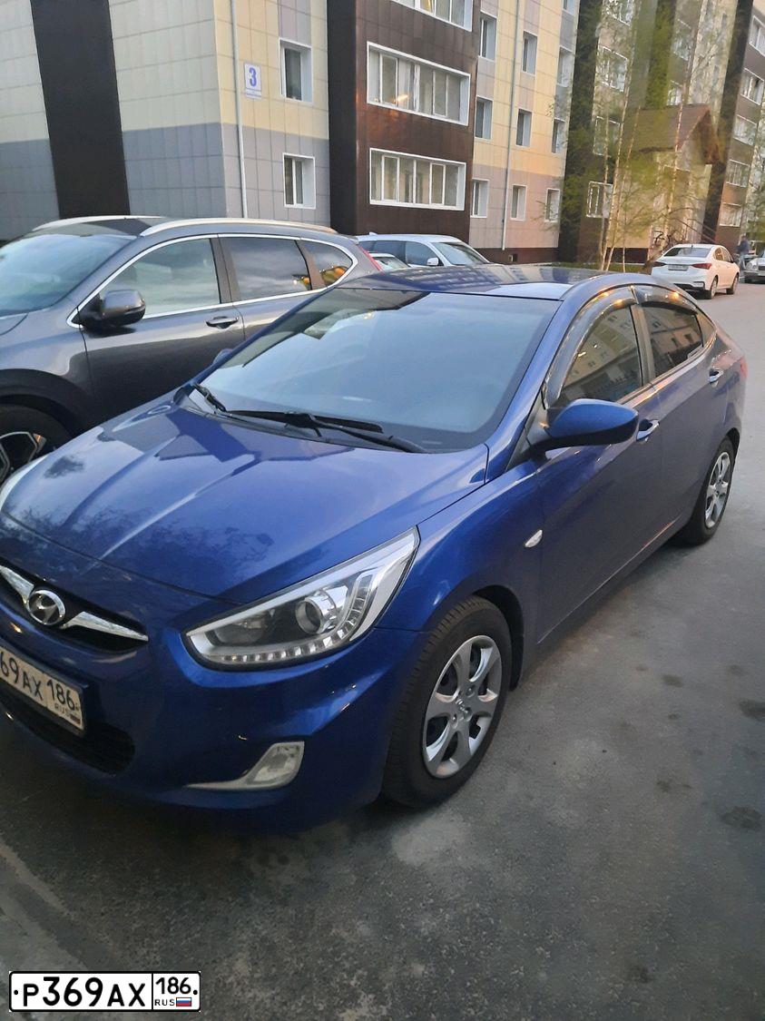 Фото автомобиля HYUNDAI SOLARIS, 2013 — госномер Р369АХ186. Цвет: ТЕМНО-СИНИЙ