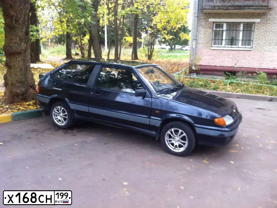 Фото автомобиля LADA 2113 SAMARA, 2005 — госномер Н218ЕХ199. Цвет: ГРАФИТОВЫЙ МЕТАЛЛИК