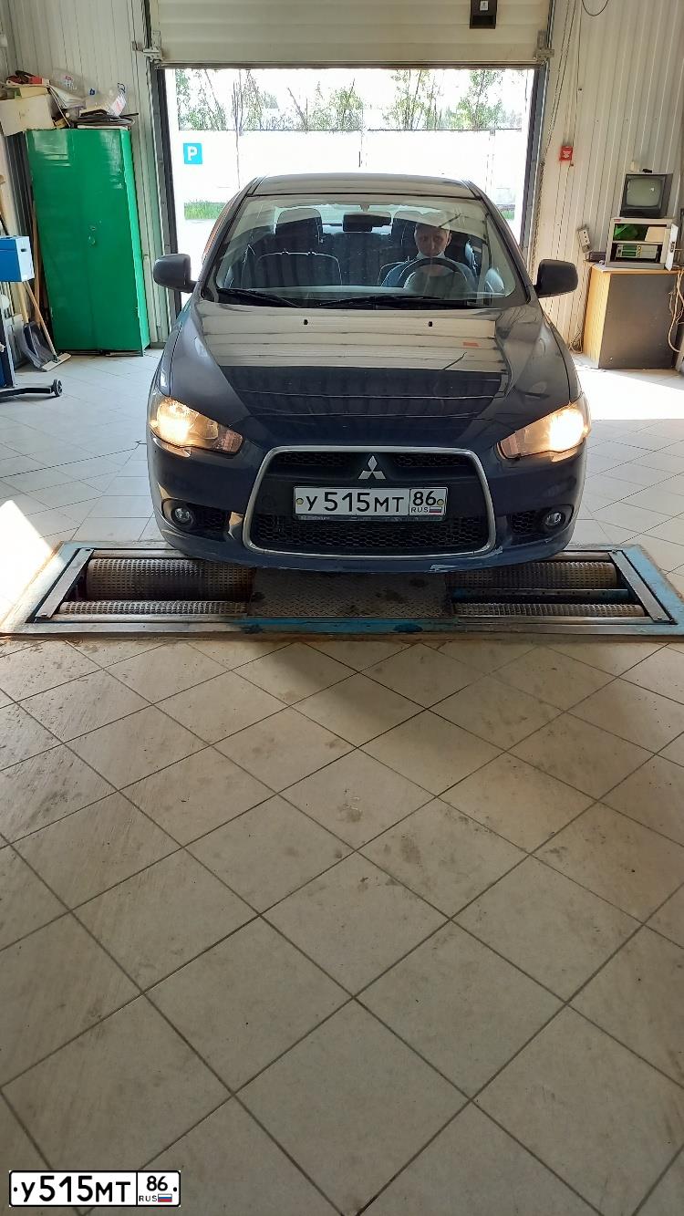 Фото автомобиля MITSUBISHI LANCER, 2011 — госномер У515МТ86. Цвет: СИНИЙ