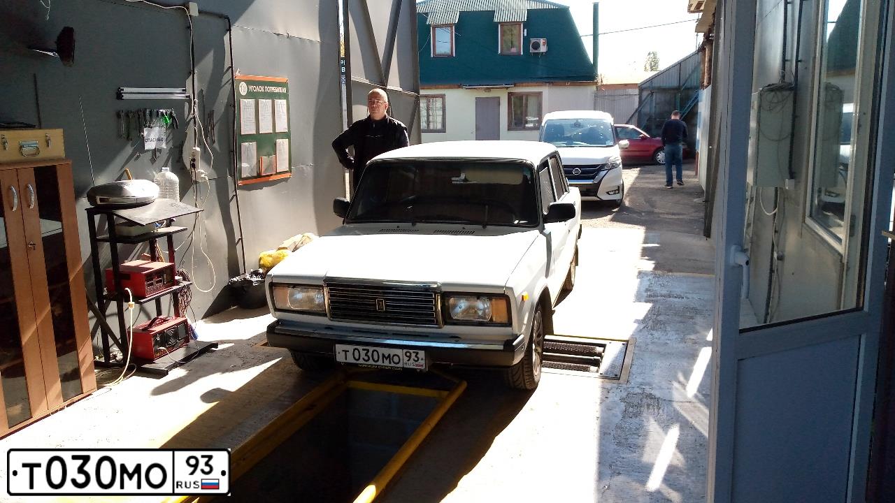 Фото автомобиля LADA 2107, 2005 — госномер М856МР193. Цвет: ЯРКО-БЕЛЫЙ
