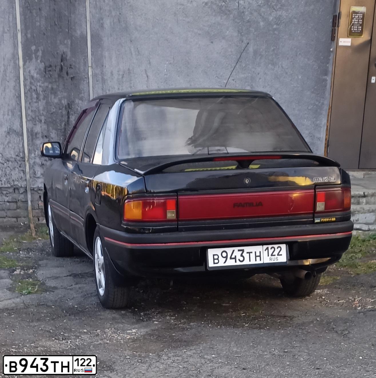 Фото автомобиля МАЗДА ФАМИЛИЯ МАЗДА ФАМИЛИЯ, 1991 — госномер В943ТН122. Цвет: Черный