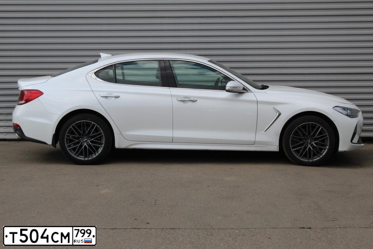 Фото автомобиля GENESIS G70, 2019 — госномер Т504СМ799. Цвет: БЕЛЫЙ