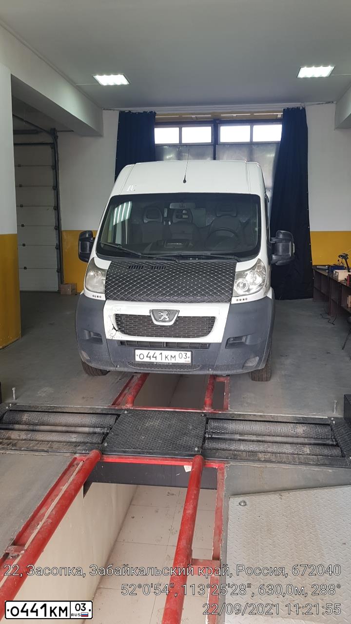 Фото автомобиля PEUGEOT BOXER, 2011 — госномер О441КМ03. Цвет: БЕЛЫЙ