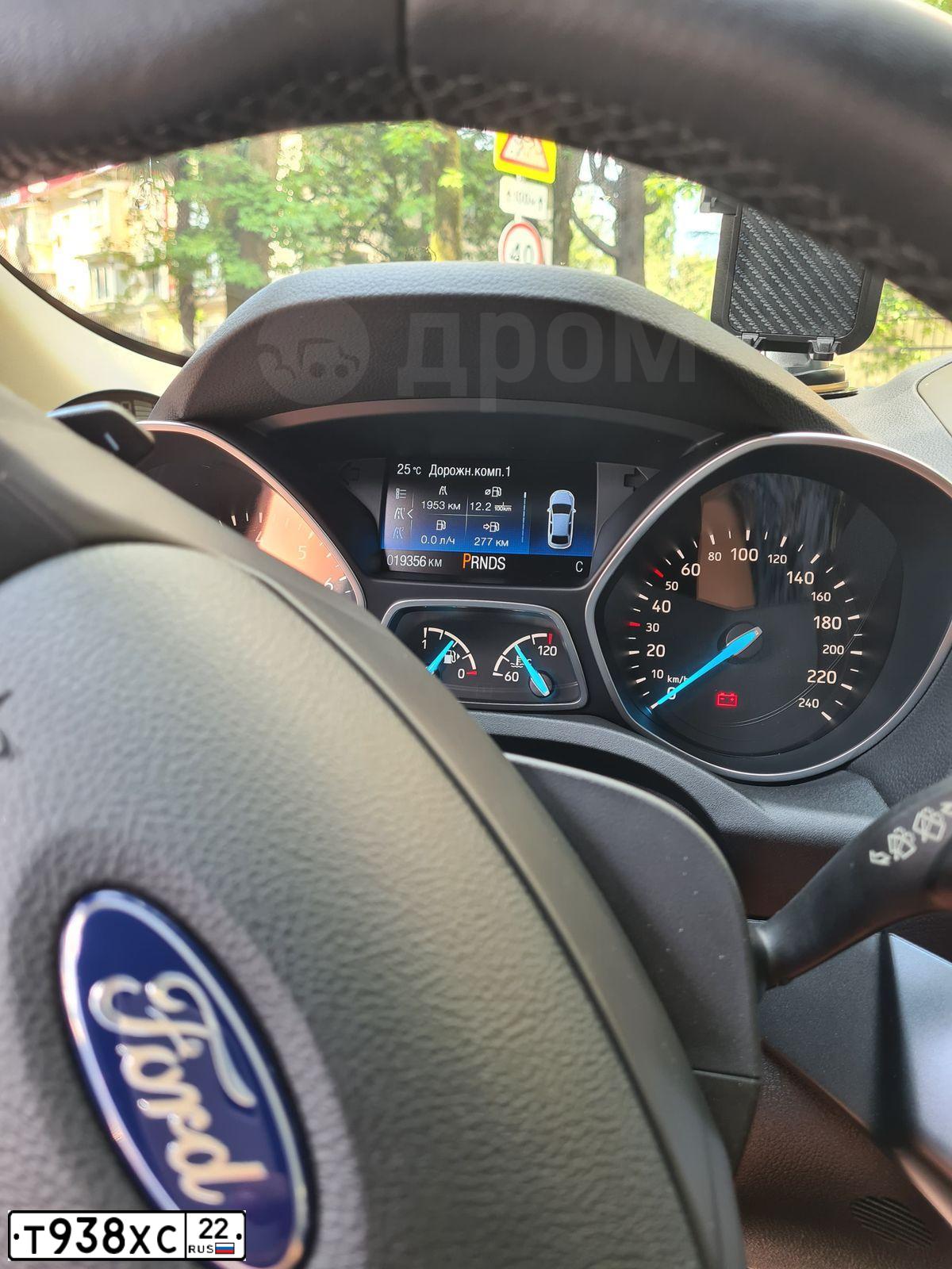 Фото автомобиля FORD KUGA, 2018 — госномер Т938ХС22. Цвет: БЕЛЫЙ