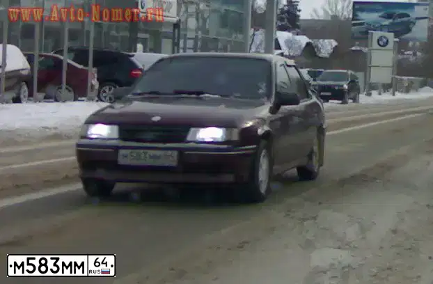 Фото автомобиля TOYOTA CAMRY, 2013 — госномер М583ММ64. Цвет: БЕЛЫЙ