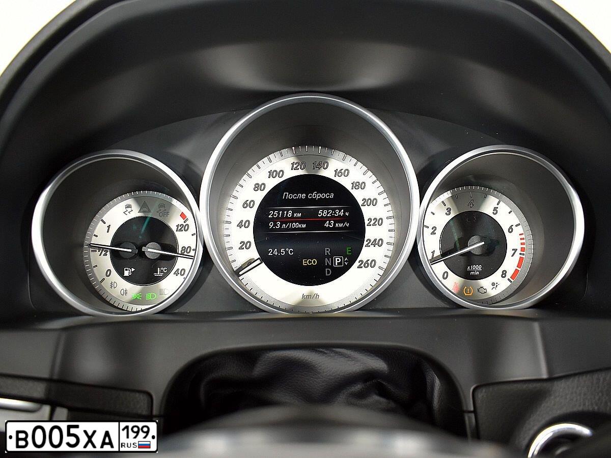 Фото автомобиля MERCEDES C-KLASSE, 2012 — госномер В005ХА199. Цвет: Белый