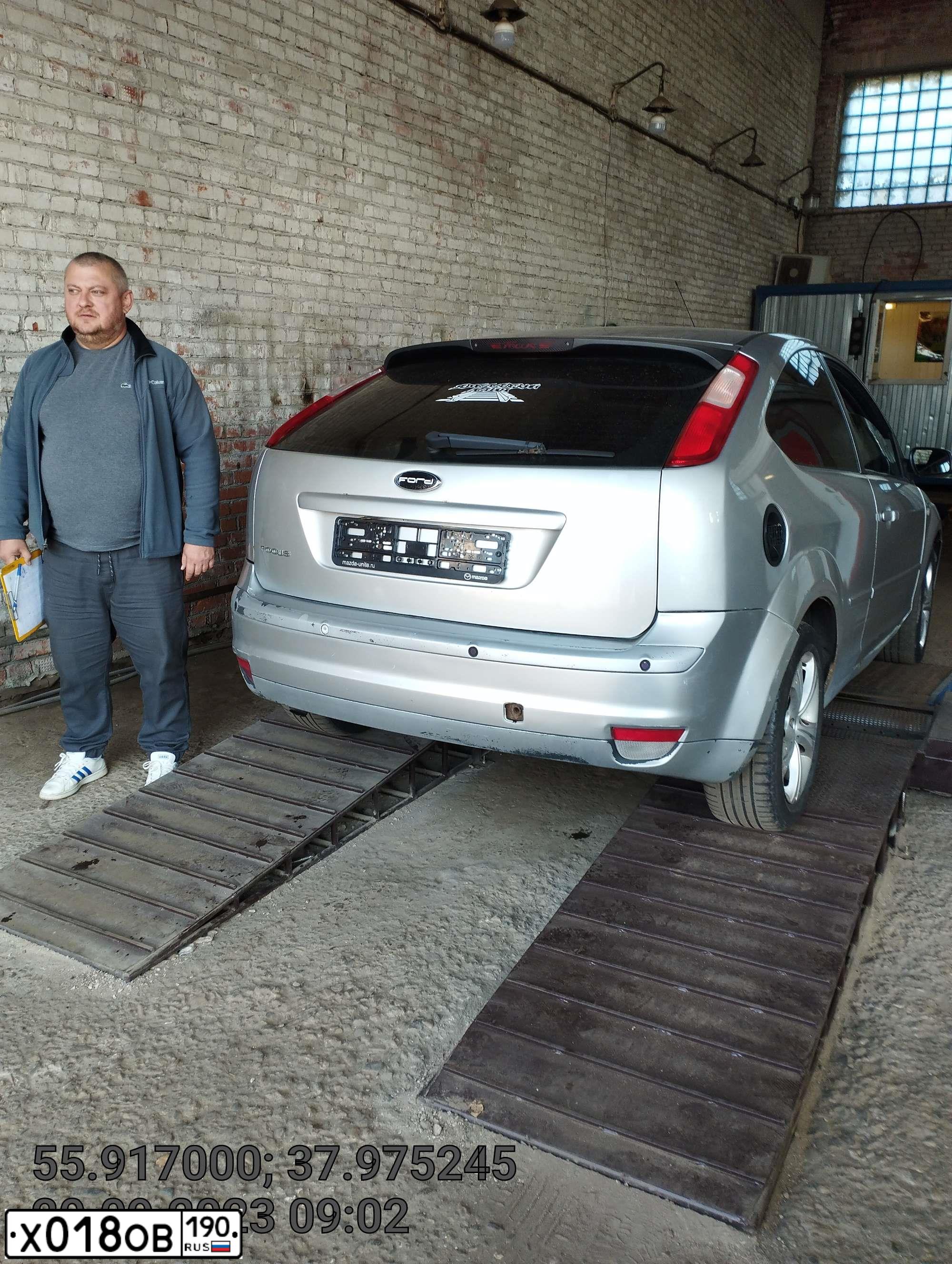 Фото автомобиля FORD FOCUS, 2006 — госномер Х018ОВ190. Цвет: СЕРЕБРИСТЫЙ