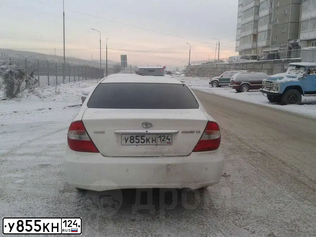 Фото автомобиля TOYOTA CAMRY, 2004 — госномер У855КН124. Цвет: БЕЛЫЙ