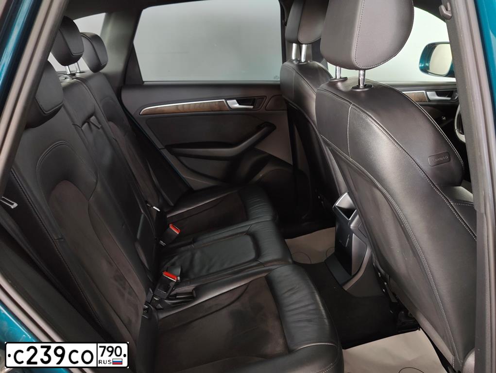 Фото автомобиля AUDI Q5, 2013 — госномер В703АВ250. Цвет: сине-зеленый